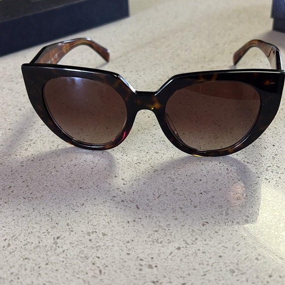 Prada tortoise shell sunglasses - Picture 5 of 5